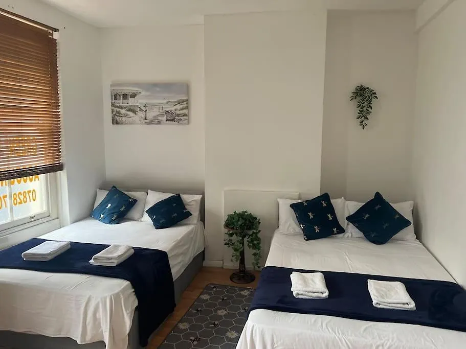 Aldgate Apartment In Central London