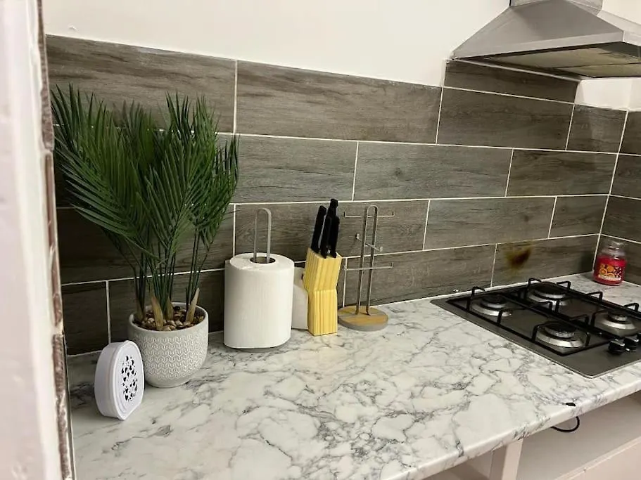 Aldgate Apartment In Central London
