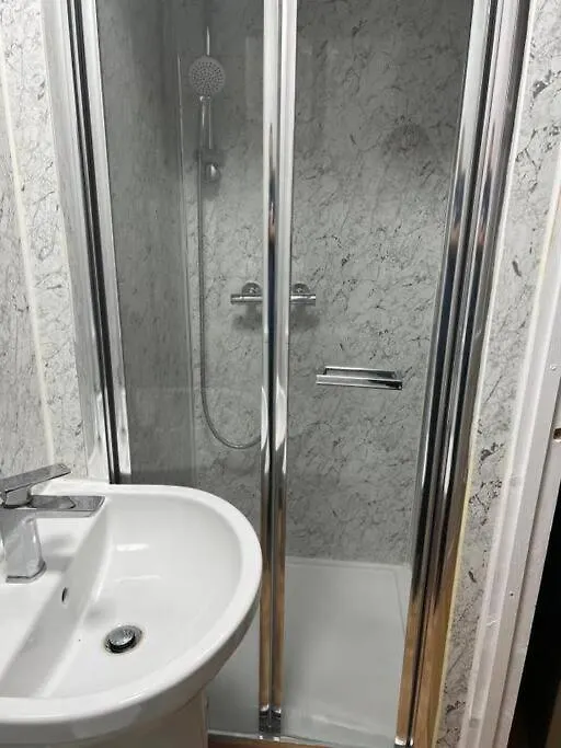 Aldgate Apartment In Central London