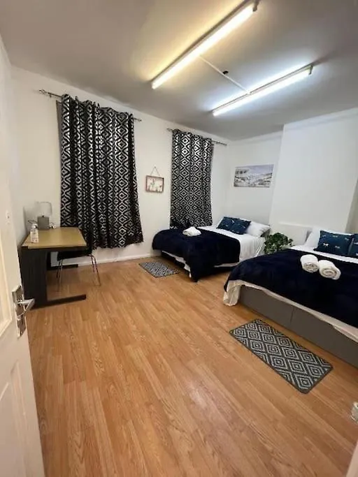 Aldgate Apartment In Central London 0*,