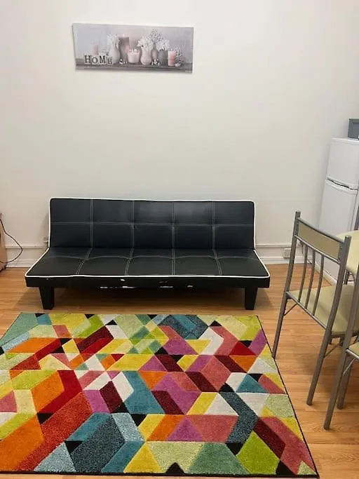 Aldgate Apartment In Central London